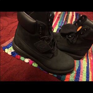 Black Tims, shoe cleaner included, barely worn 3x